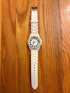 Marc Jacobs White Silicone Logo-Trim Women's Watch